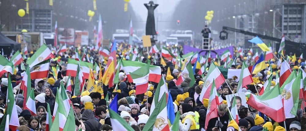  تاگس اشپيگل: برلين بدون آخوند، بدون پسر شاه