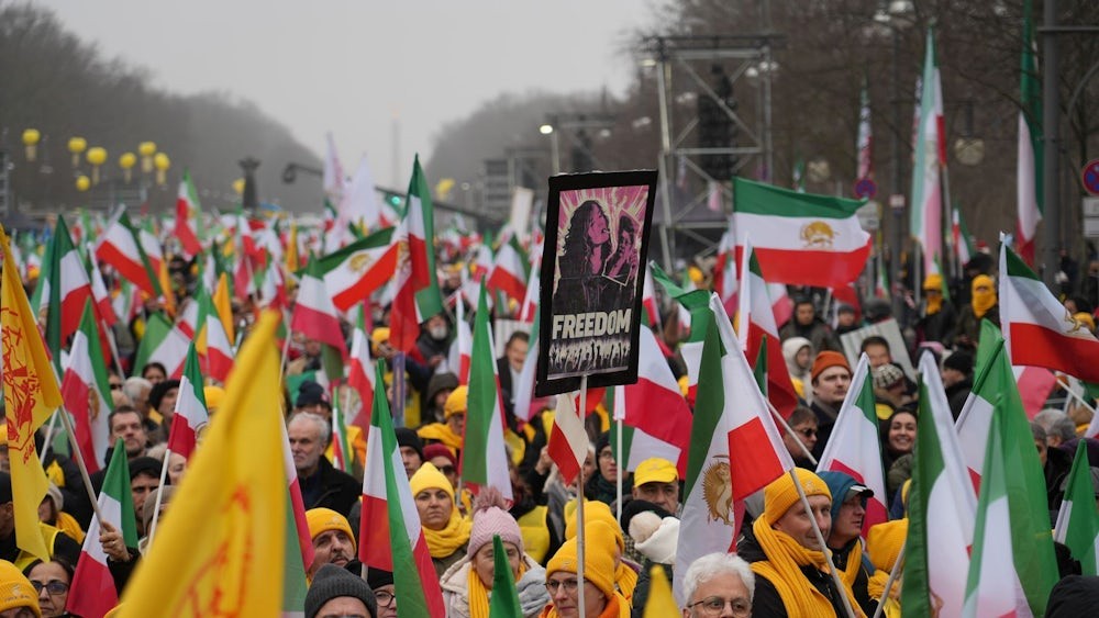 Tausende demonstrieren in Berlin für Freiheit im Iran