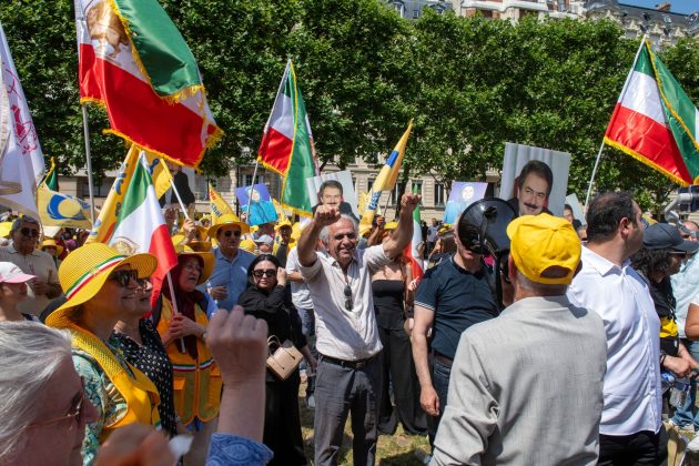 Trotz Polizeiverbot: 50.000 Menschen demonstrieren in Paris gegen Hinrichtungen im Iran