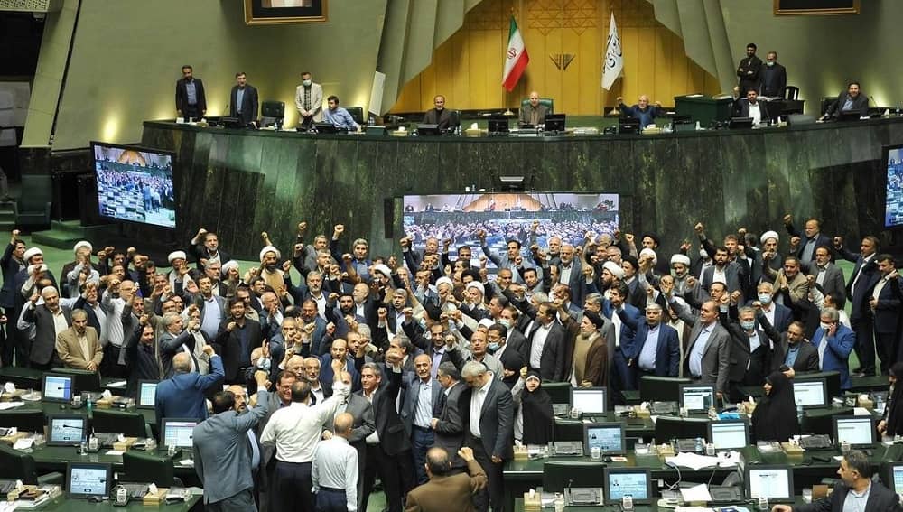 Iran: Nachfolgekrise verschärft sich – Staatsmedien warnen vor Machtkämpfen und Wirtschaftskrise