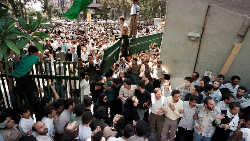 Von „Nieder mit dem Diktator“ bis zu Khameneis Trauerspektakel