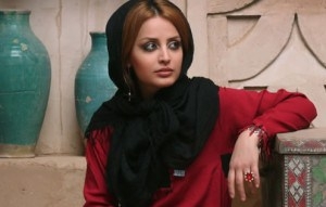 هيلا صديقي  : با قفس جابه‌جا مي‌شدم