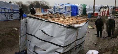 شش پناهجوي ايراني در فرانسه به نشانه اعتراض لبهاي خود را دوختند