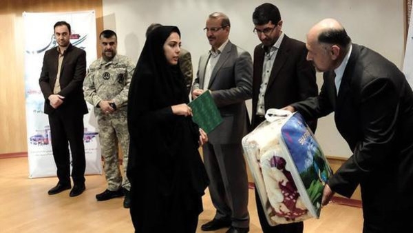 رژيم ايران به خانواده كشته شدگان سوريه "پتو" اهدا كرد