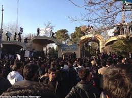 تظاهرات, آخوندها را به وحشت مي اندازد