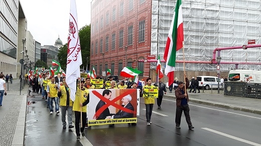 تظاهرات علیه حضور وزیر خارجه دیکتاتوری مذهبی آخوندی در آلمان