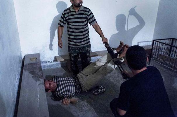 قضات بر شكنجه و فشار بر زندانيان نظارت مي كنند