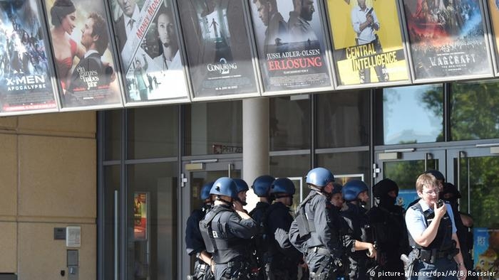 تلاش برای گروگان‌گیری در سینمایی در آلمان