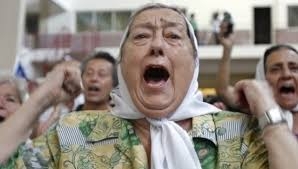 تظاهرات مادران قتل عام شدگان آرژانتين