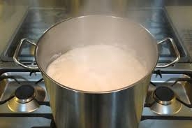 آيا مي دانيد جوشاندن شير يك باور غلط اجتماعي است؟