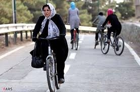 Khamenei: Verbot für Frauen in der Öffentlichkeit Rad zu fahren
