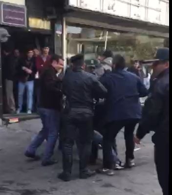 تهران : تظاهرات و درگيري براي آزادي زندانيان سياسي