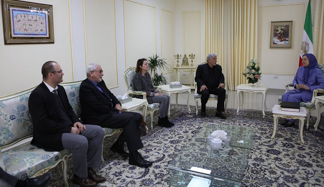 Gilbert Mitterand trifft sich in Tirana im Maryam Rajavi