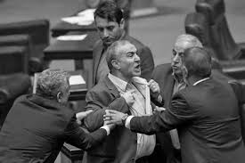 مخاصمات باندها بر نمايش سر انتخابات