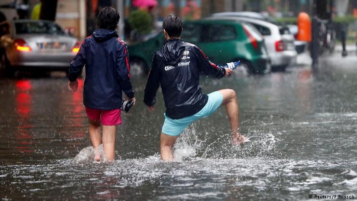نیمی از اروپا درگیر گرما و نیمی گرفتار طوفان
