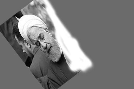 مجيزگويي و تناقض گوئيهاي آخوند روحاني
