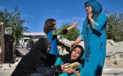 Irans zerstörerisches Erdbeben läßt Kritik an Verhalten des Regimes steigen