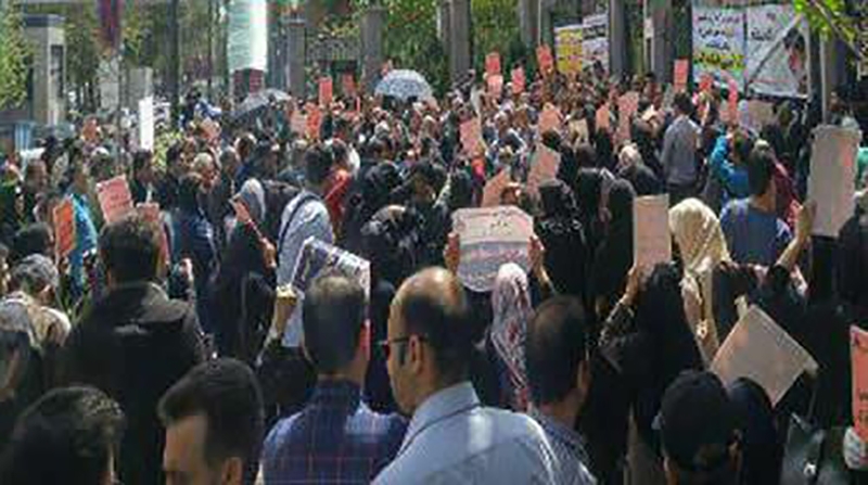 تظاهرات گسترده غارت شدگان در تهران