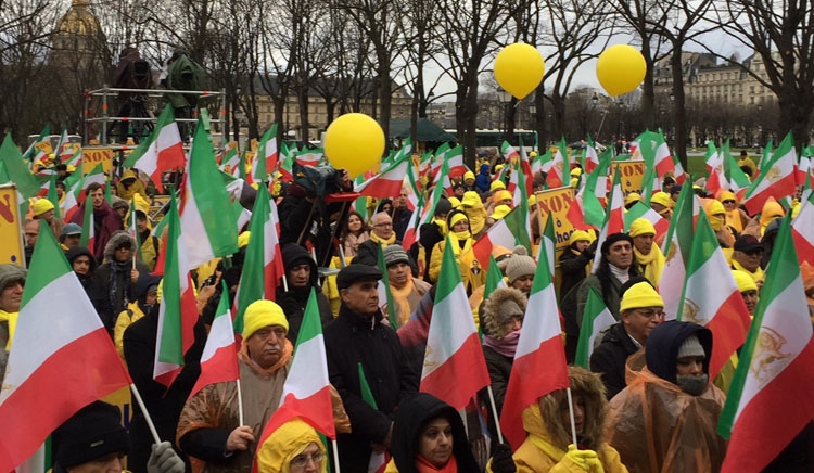 گردهمایی و تظاهرات هموطنان آزاده و اشرف نشانها به مناسبت روز جهانی حقوق بشردر پاریس