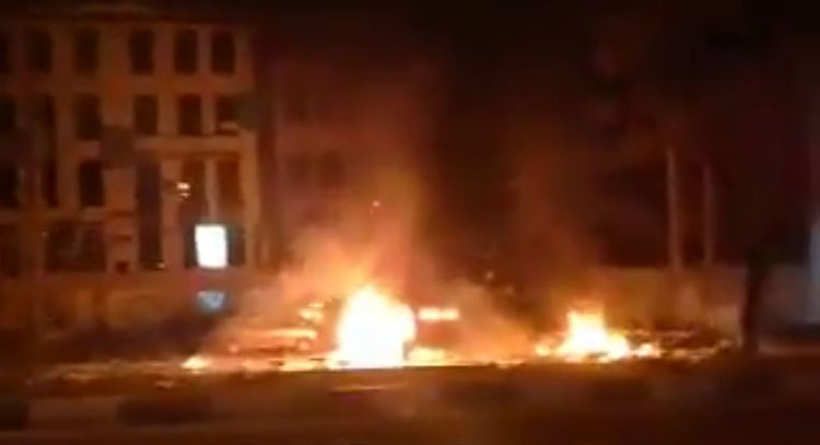 به آتش کشیدن دادگستری کرج توسط جوانان