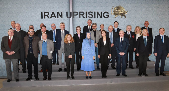 همبستگي با قيام مردم ايران بيانية مشترك بيش از 30 پارلمانتر و شخصيت‌ اروپايي
