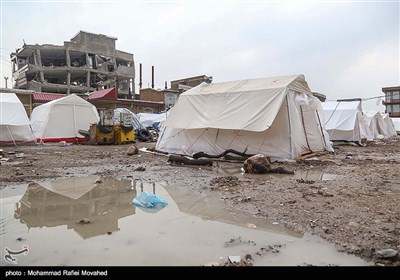 وضعیت وخیم زلزلە زدگان چادرنشین سرپل ذھاب در بارندگی