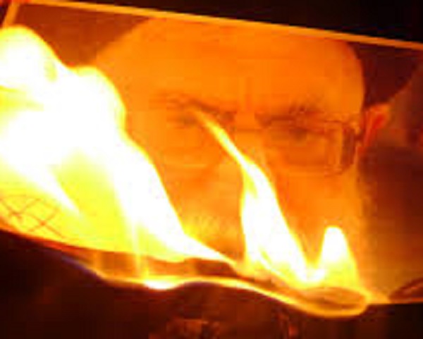 کانون‌های شورشی ریش و ریشه «رهبر موقت» را به آتش کشیدند