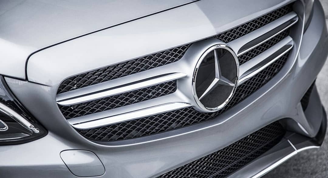 کمپانی دایملر Daimler فعالیت هایش رادر ایران متوقف می کند.