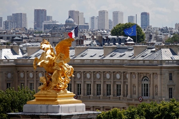 فرانسه سفر دیپلماتهایش به ایران را محدود می‌کند