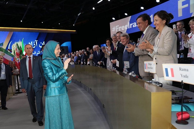 گردهمایی در همبستگی با مقاومت و قیام مردم ایران  با حضور بيش از 30  تن از شهرداران و منتخبان مردم فرانسه