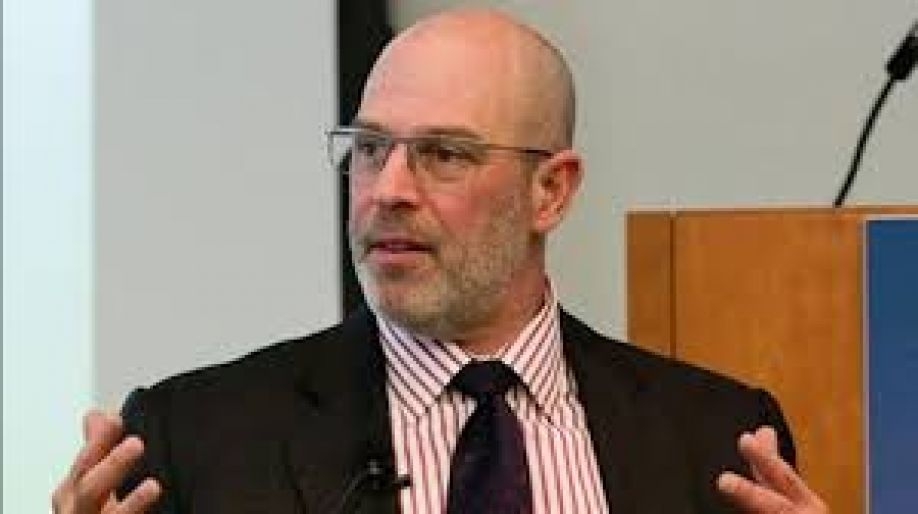 آدام ارلی سخنگوی پیشین وزارت خارجه آمریکا : علت اصلی ماندگاری مجاهدین، حمایت مردمی آنان در ایران است.