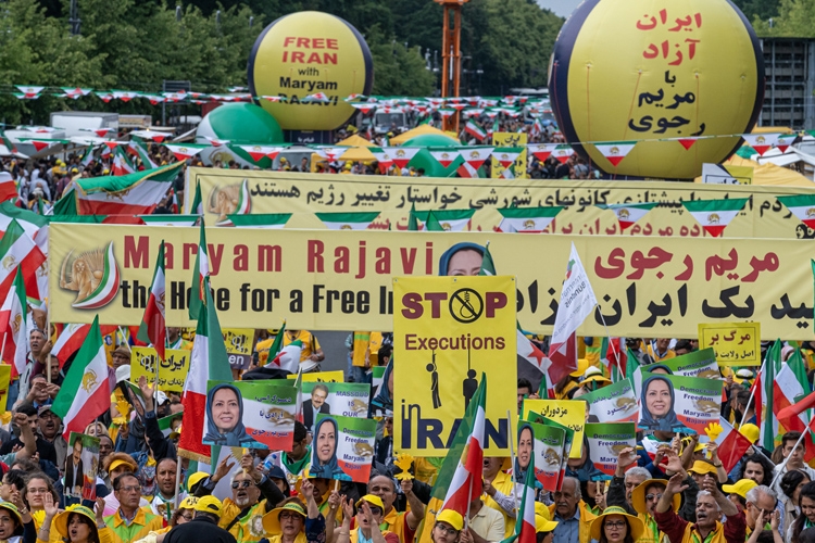 سخنرانی ها ـ  تظاهرات بزرگ ایرانیان در برلین