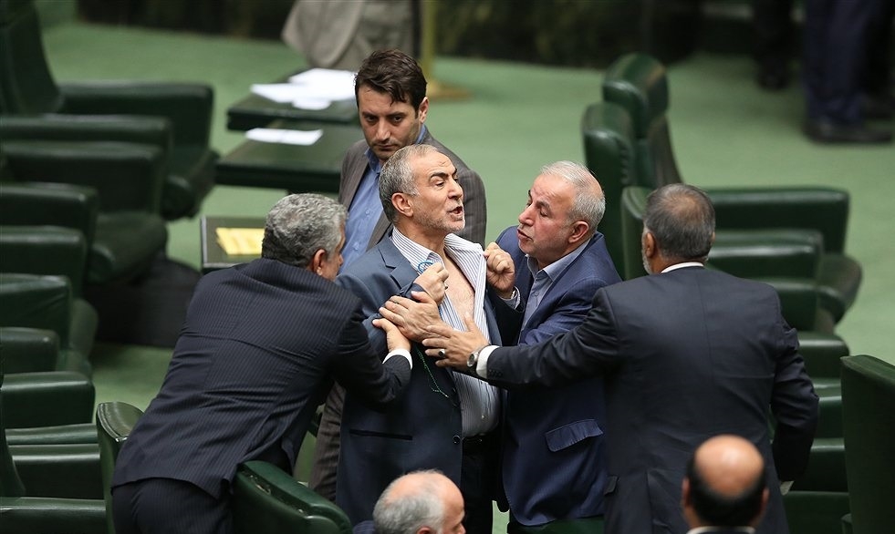 باز هم جنگ و دعوای گرگها بر سربرجام بیحاصل