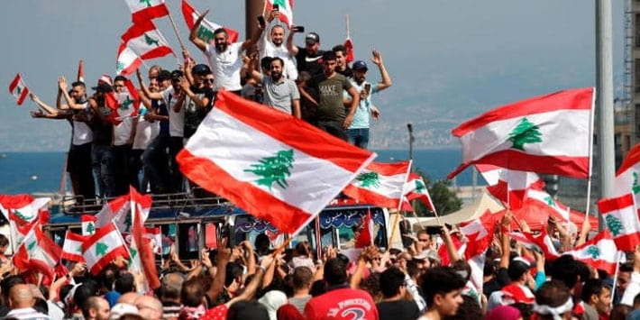 تظاهرات کم‌سابقه در مراکز اصلي گروه شيعي حزب‌الله، تابو شکسته شد