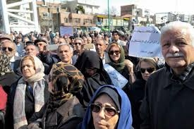 تجمع  معلمان و بازنشستگان در اعتراض به وضعیت بر معیشتی در مقابل سازمان برنامه و بودجه رژیم