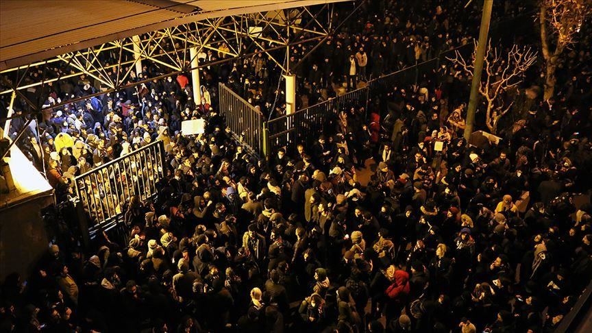 تظاهرات دانشگاه امیر کبیر تهران در اعتراض به کشتار قیام کنندگان آبان98