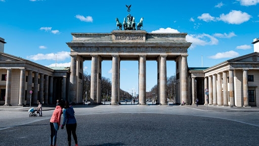 اشپیگل - دولت آلمان قصد دارد ضوابط محدودیت تماس را تا سوم ماه می ادامه دهد