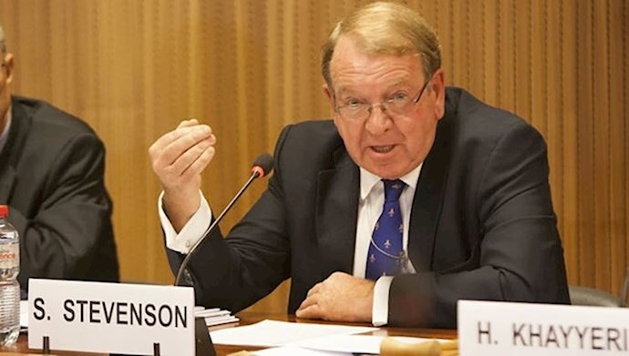 ایران در زیر (حاکمیت) بنیادگرایی اسلامی در حال فروپاشی است