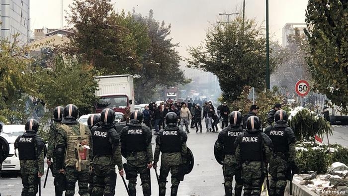 نیوزویک  :  رژیم تهران بطور سیستماتیک در حال اجرای یک نمایش سرکوبگرانه است