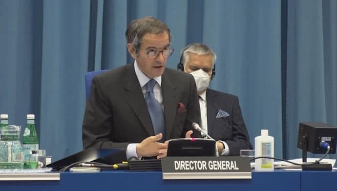 آسوشیتدپرس: رافائل گروسی، رژیم ایران را برای پاسخ درباره کشف ذرات اورانیوم با قدمت چند ساله تحت فشار گذاشت