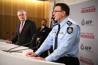 بدام انداختن ۸۰۰ جنایتکار در ۱۰۰ کشوربا یک اپلیکیشن ـ  نیویورک تایمز۸ ژوئن۲۰۲۱