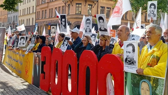 دومین روز محاکمه حمید نوری از دژخیمان قتل‌عام ۶۷ در استکهلم -تظاهرات هواداران مجاهدین