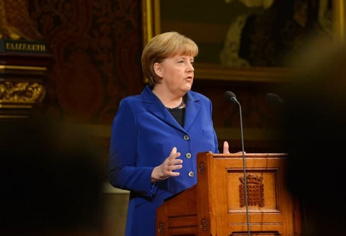 مرکل: تصمیم آمریکا متاثر از مسایل سیاست داخلی این کشور بود