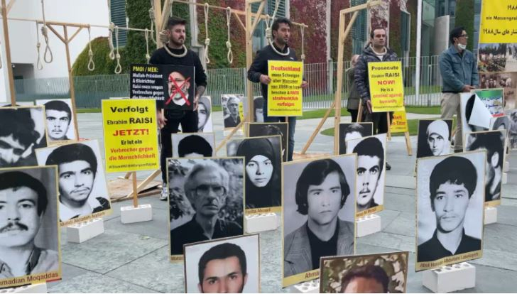 برلین ـ تظاهرات در مقابل دفتر صدراعظمی علیه حضور رئیسی در اجلاس آنلاین ملل متحد