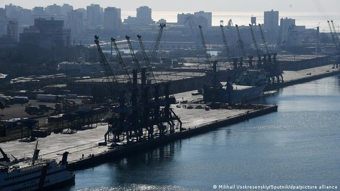 حملات هوایی اسرائیل به بندر لاذقیه در غرب سوریه