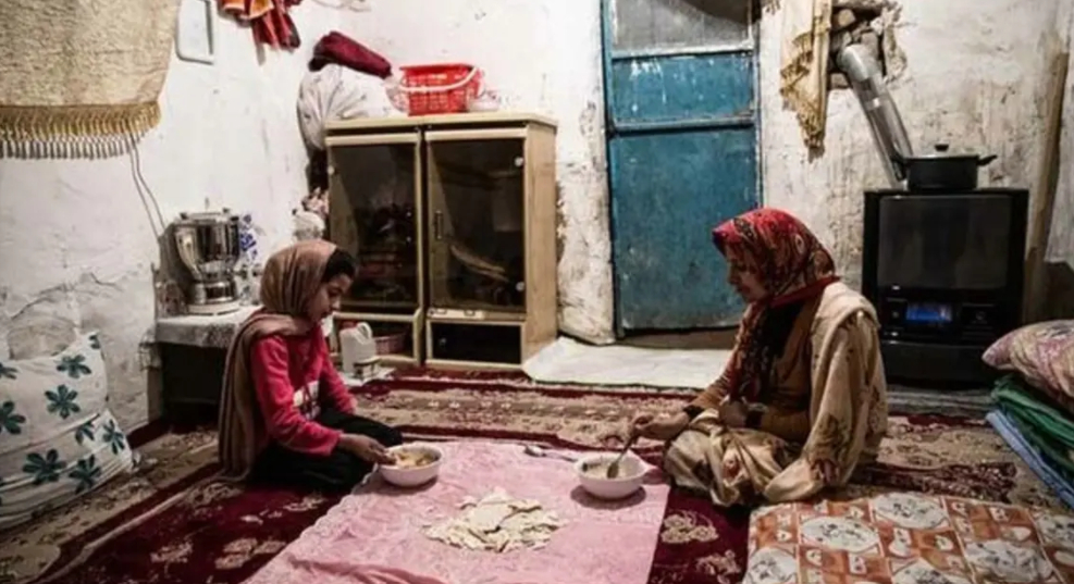 بارسنگین بحران اقتصادی رژیم بر دوش زحمتکشان میهن