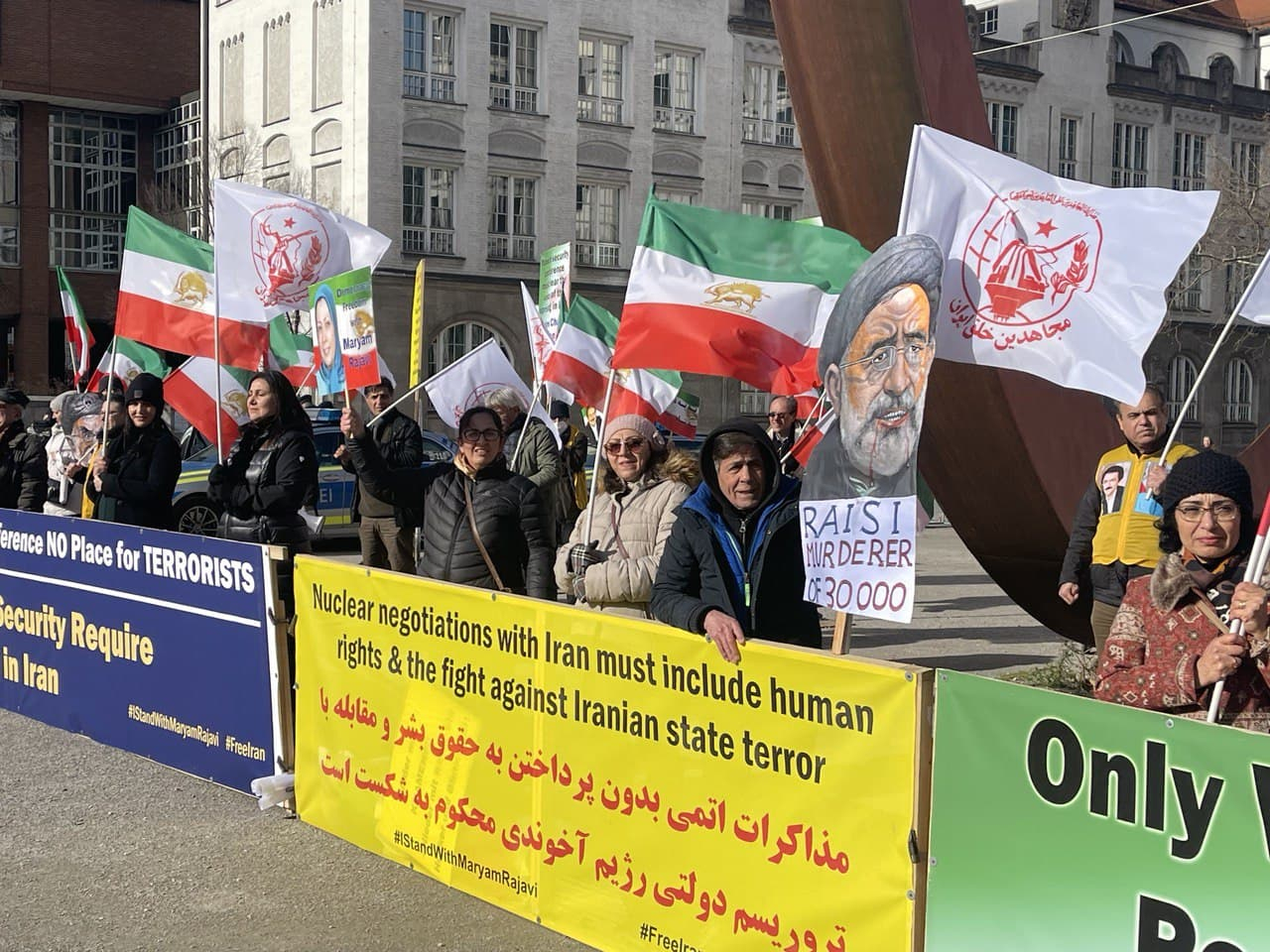 اعتراض جامعه ایرانیان به حضور نماینده یک رژیم تروریست در کنفرانس امنیتی مونیخ