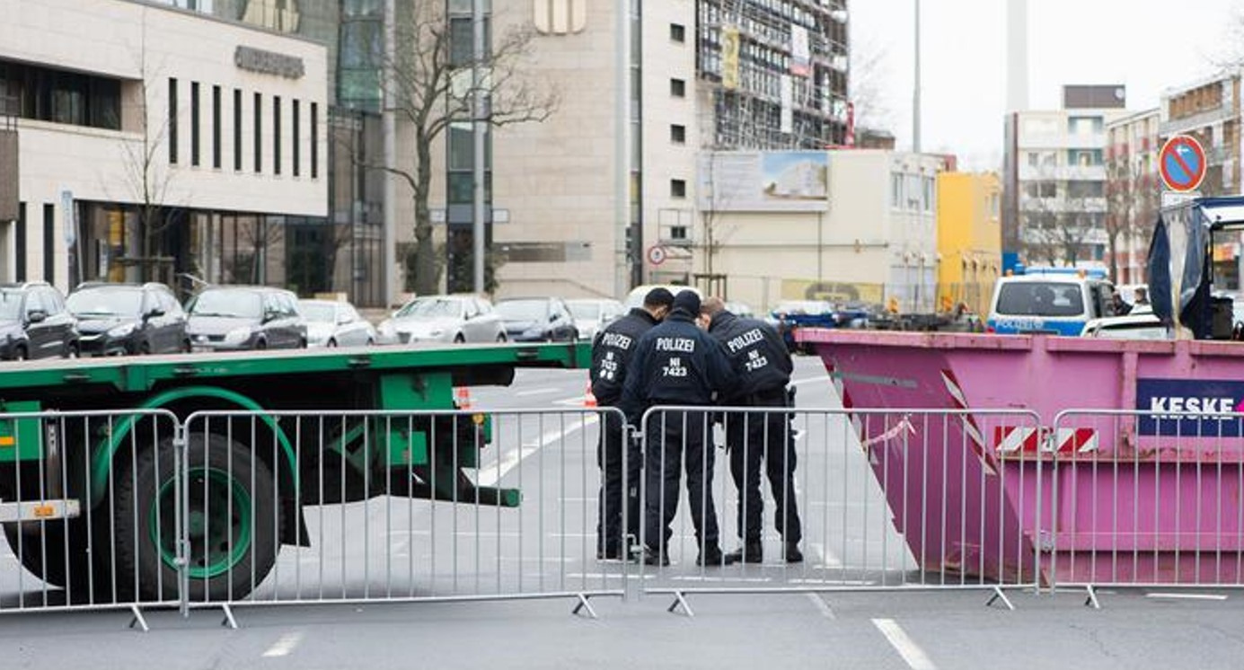 تظاهرات صلح بجاي ”دوشنبه گل سرخ” (رُزن مونتاگ) در كلن  - دوشنبه ۲۸ فوریه