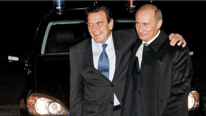 صدراعظم اسبق آلمان به خاطر نزدیکی به پوتین به جنایت علیه بشریت متهم شد