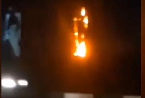 به آتش‌کشیدن تصویر بزرگ خمینی ملعون  شهر قم را بهم ریخت